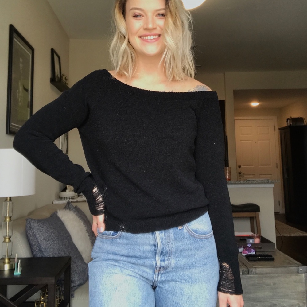 Garage Off the shoulder